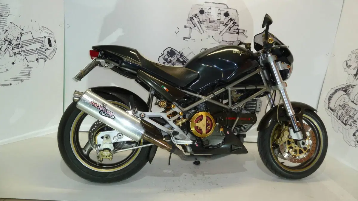 Ducati Monster 900 I.E. (1999 - 02)