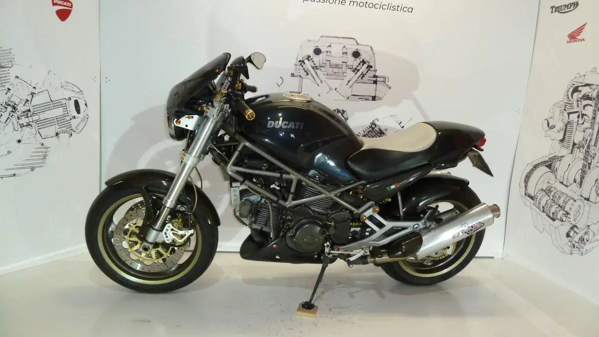 Ducati Monster 900 I.E. (1999 - 02) (4)