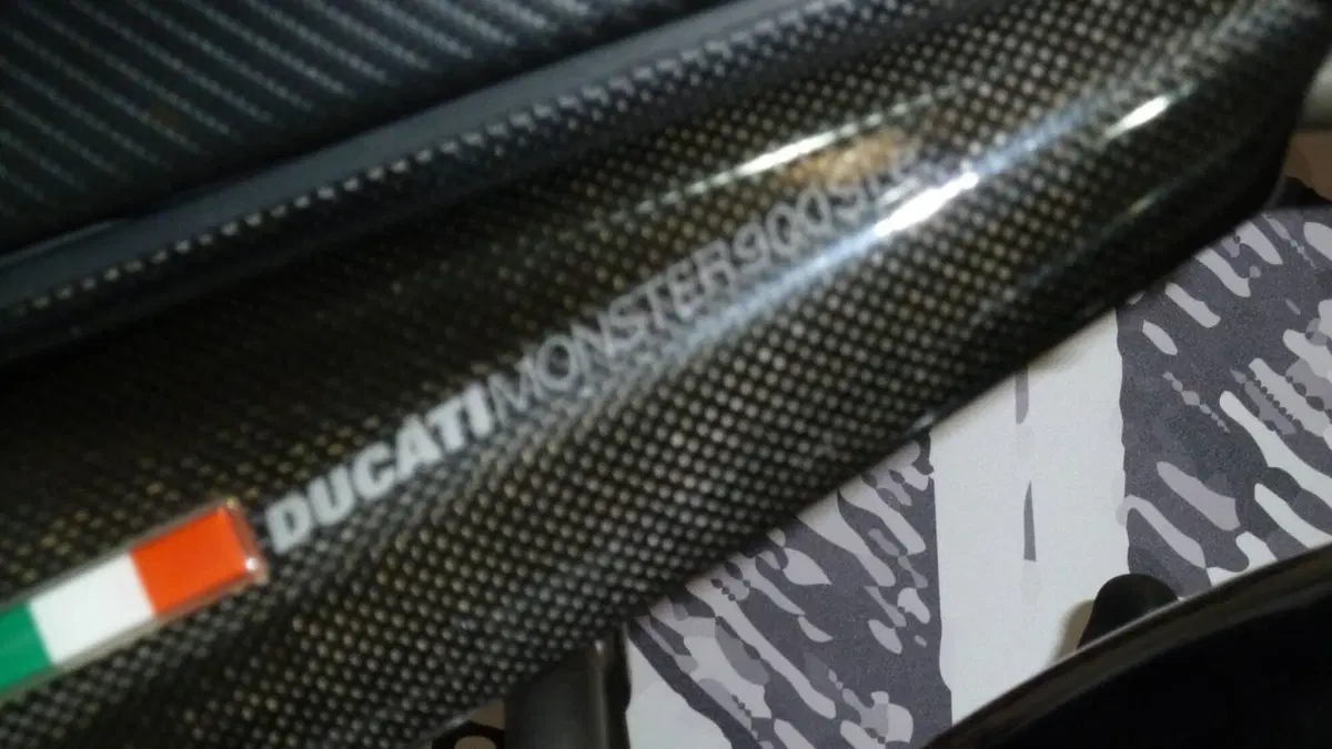Ducati Monster 900 I.E. (1999 - 02) (5)