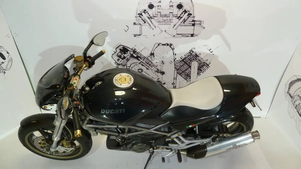 Ducati Monster 900 I.E. (1999 - 02) (6)