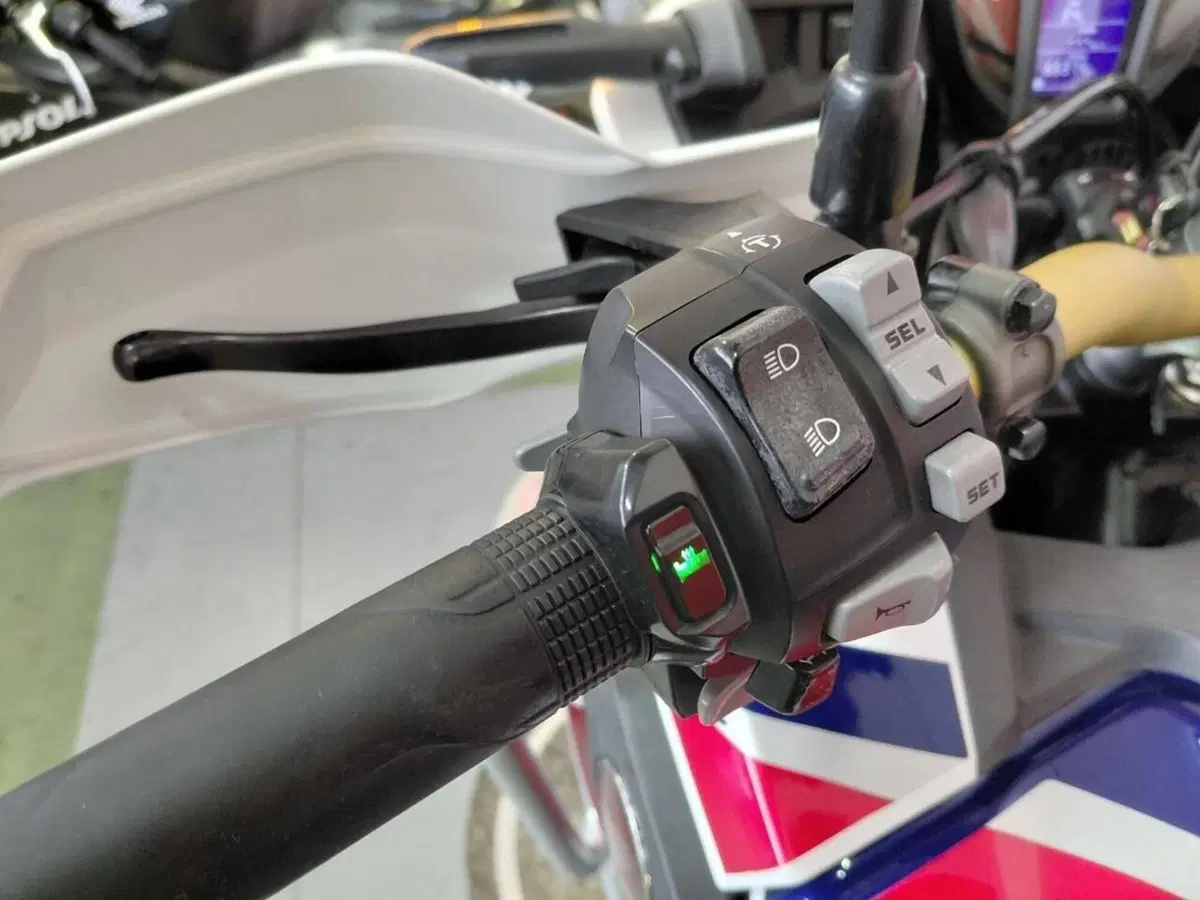 Honda Africa Twin CRF 1000L DCT ABS Travel Edition (2016 - 17) (8)