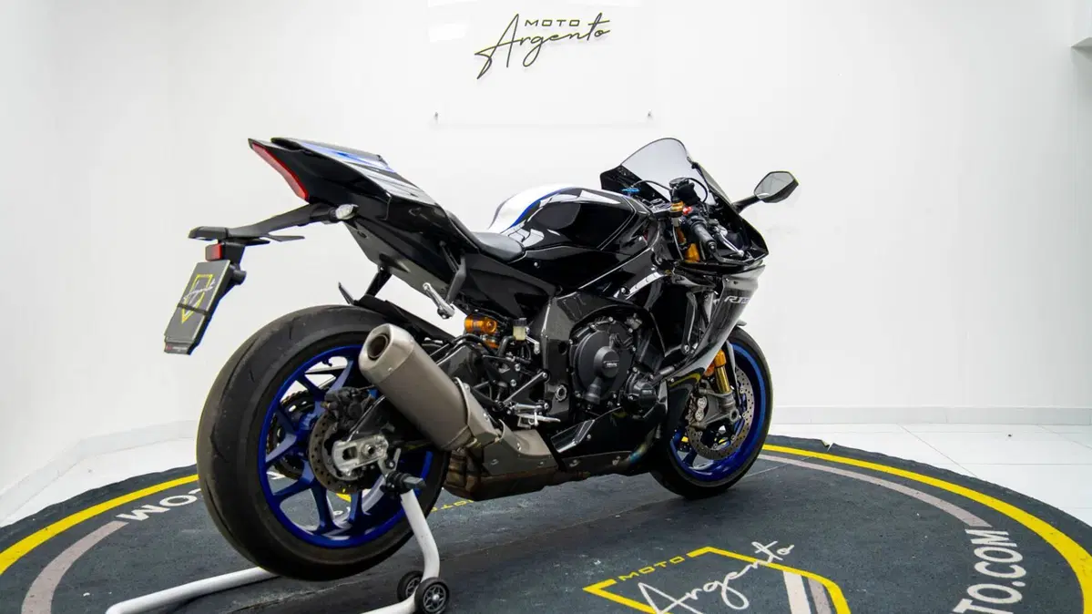 Yamaha YZF R1M (2020 - 25) (4)