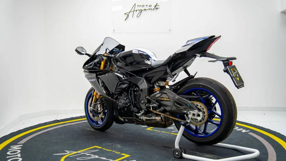 Yamaha YZF R1M (2020 - 25) (6)