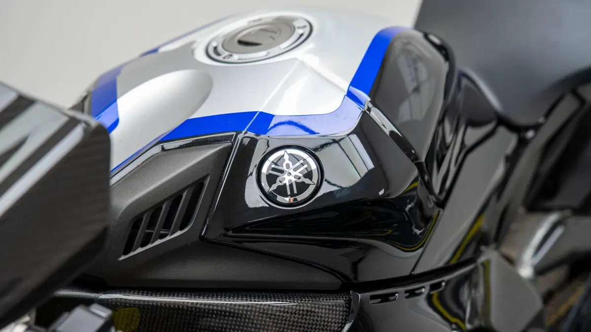 Yamaha YZF R1M (2020 - 25) (11)