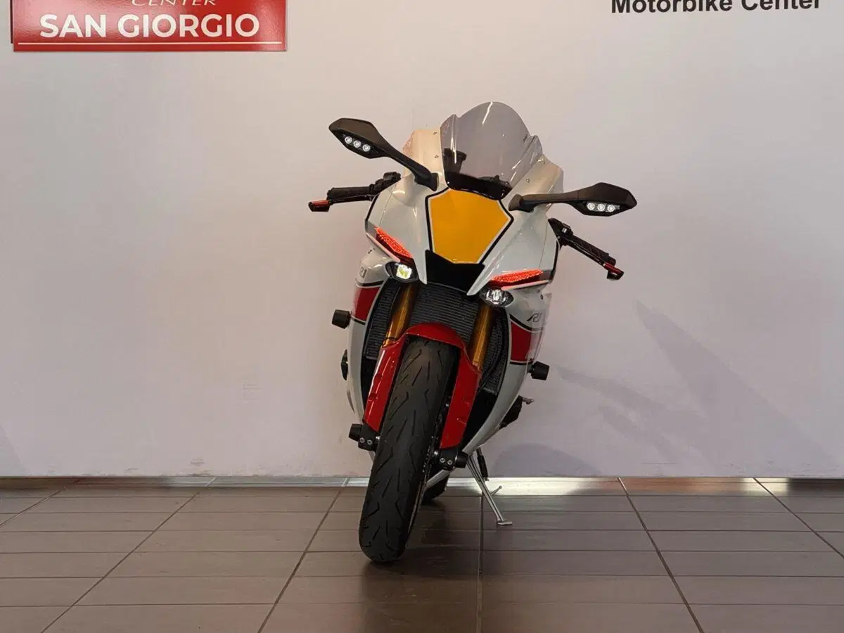 Yamaha YZF R1 (2020 - 25) (2)