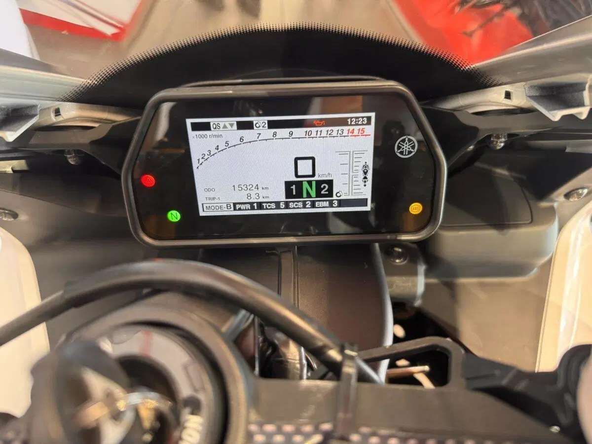 Yamaha YZF R1 (2020 - 25) (4)