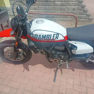 Ducati Scrambler 800 Urban Motard (2022) usata