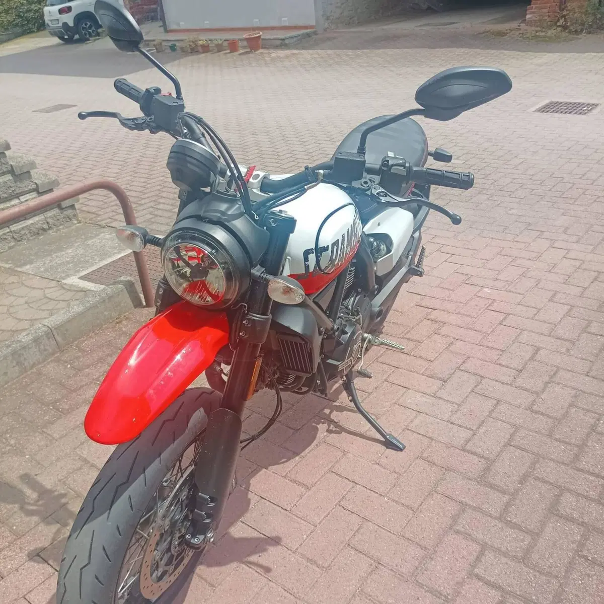 Ducati Scrambler 800 Urban Motard (2022) (2)