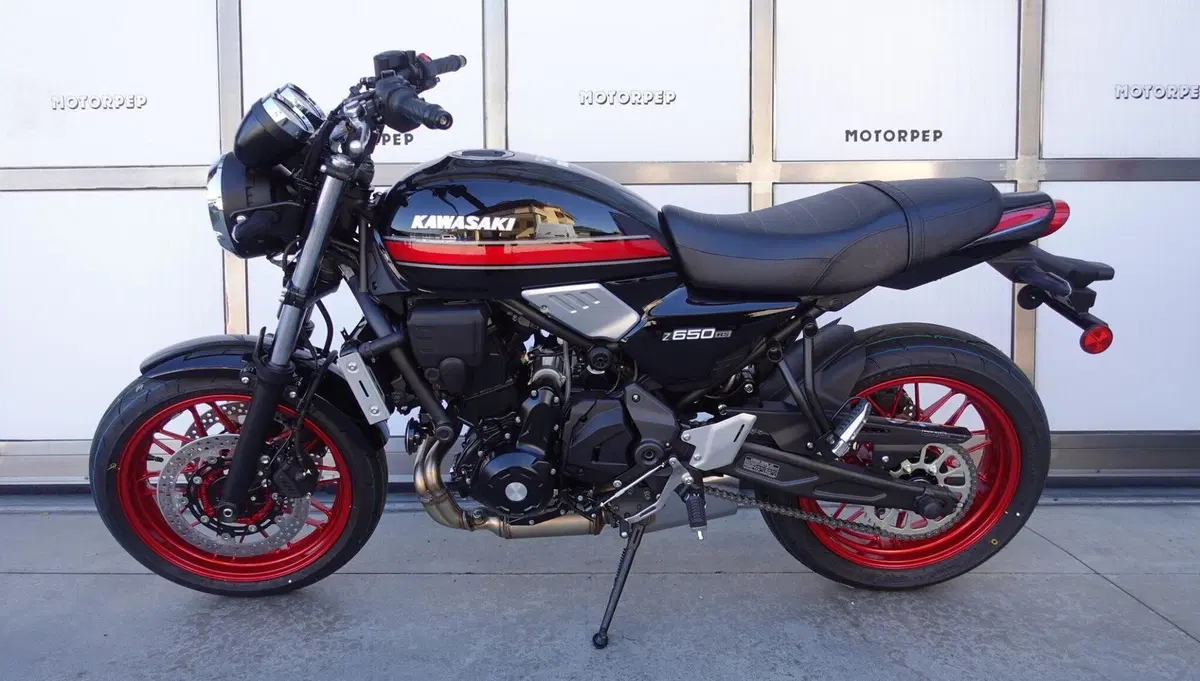 Kawasaki Z 650 RS (2025 - 26) (4)