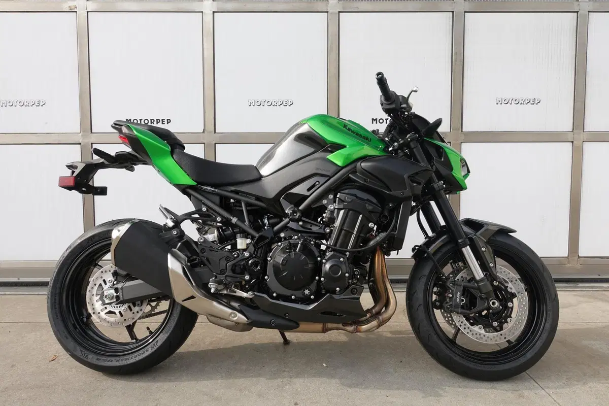 Kawasaki Z 900 (2025 - 26) (4)
