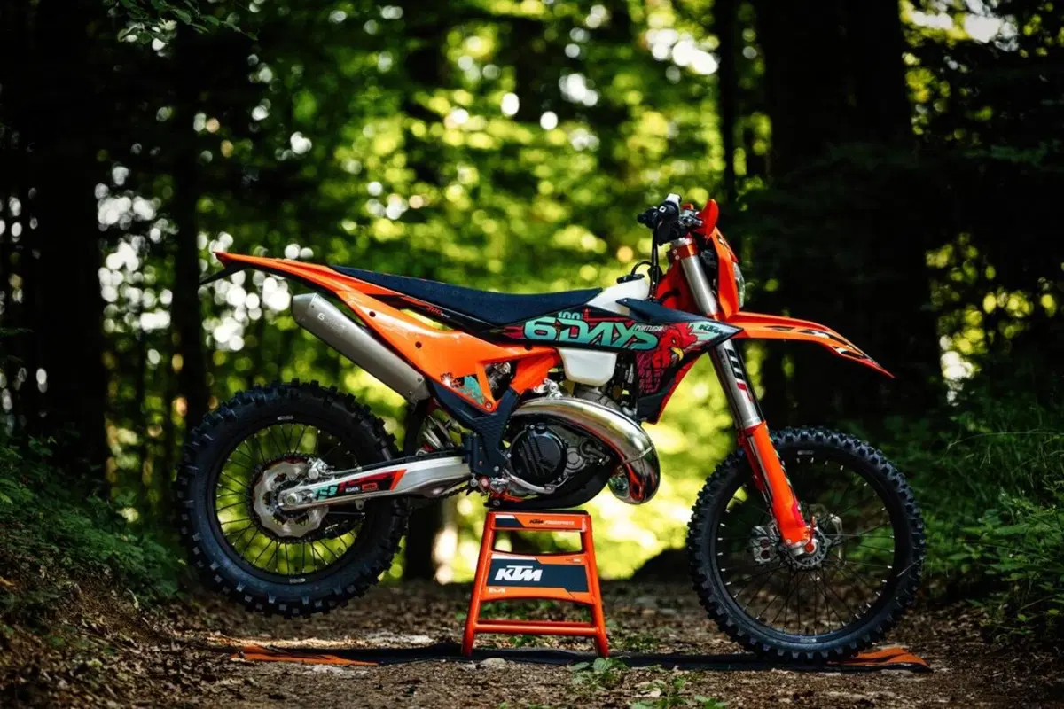 KTM celebra i 100 anni della Sei Giorni con le nuove EXC 6DAYS 2027 [GALLERY]