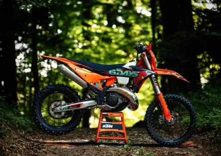 KTM celebra i 100 anni della Sei Giorni con le nuove EXC 6DAYS 2027 [GALLERY]
