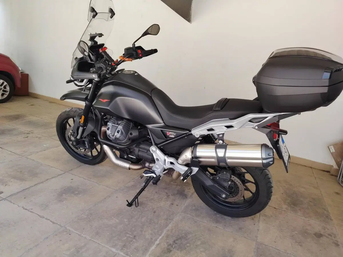 Moto Guzzi V85 Strada (2024 - 26) (2)