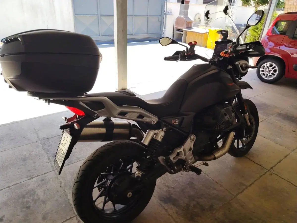 Moto Guzzi V85 Strada (2024 - 26) (4)