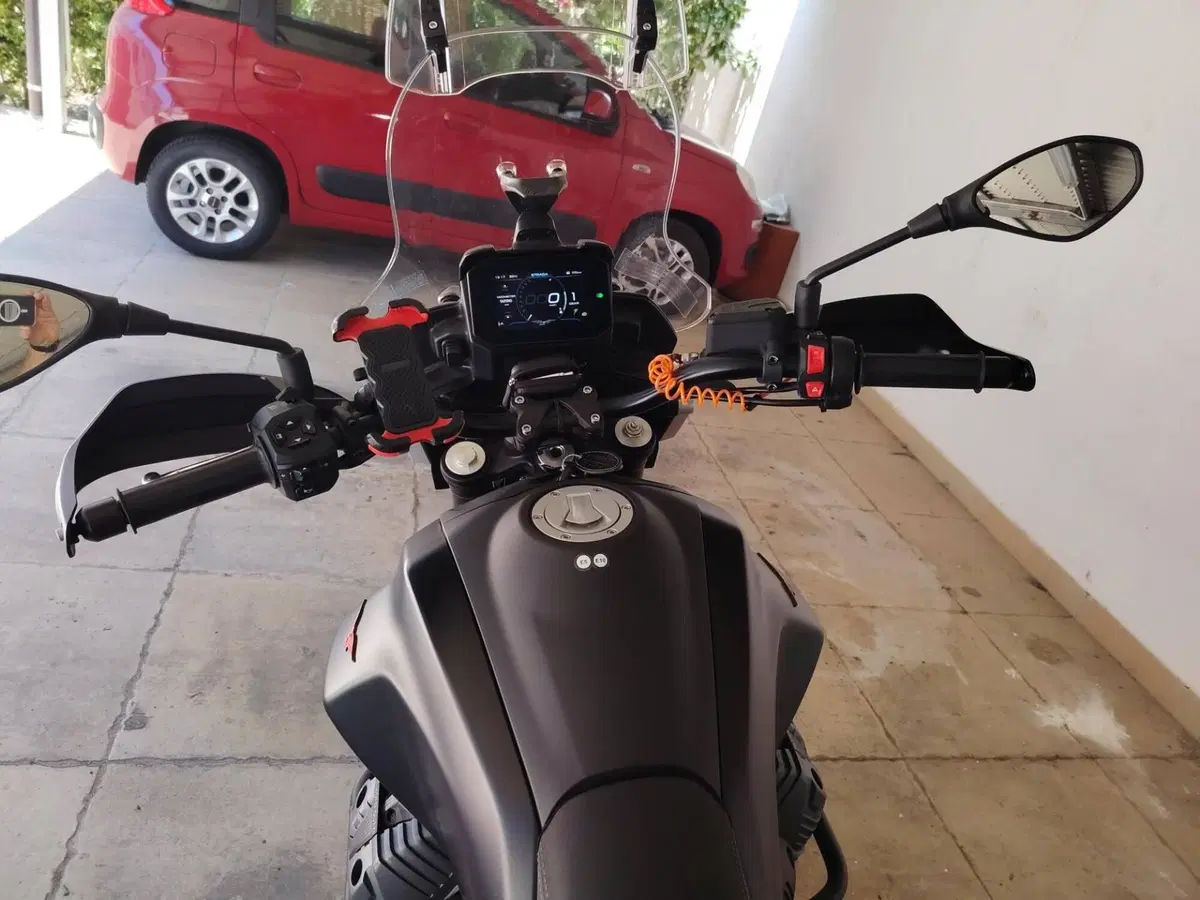 Moto Guzzi V85 Strada (2024 - 26) (5)