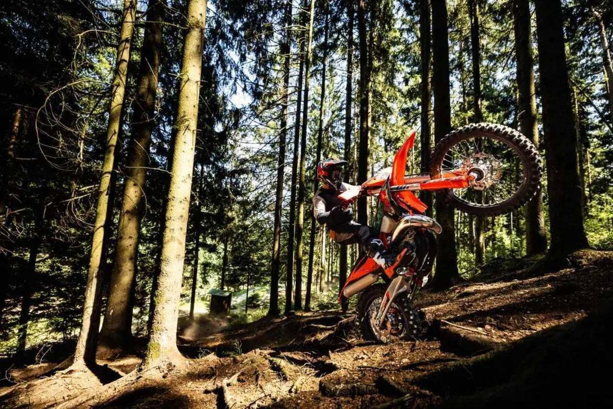 KTM celebra i 100 anni della Sei Giorni con le nuove EXC 6DAYS 2027 [GALLERY] (4)