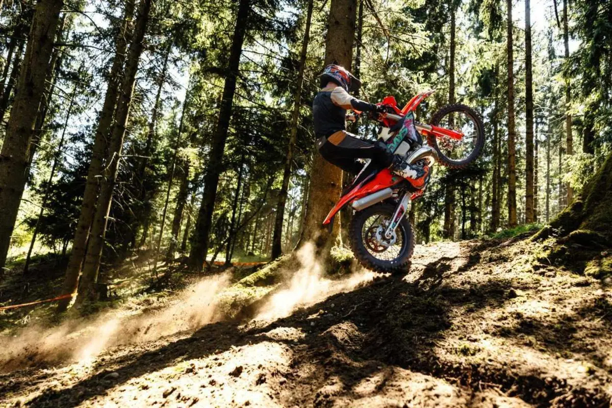 KTM celebra i 100 anni della Sei Giorni con le nuove EXC 6DAYS 2027 [GALLERY] (5)