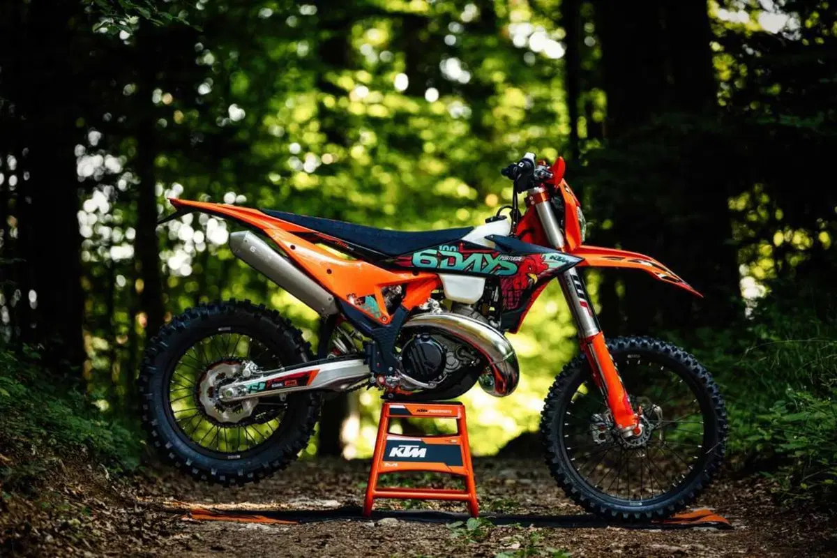 KTM celebra i 100 anni della Sei Giorni con le nuove EXC 6DAYS 2027 [GALLERY] (7)