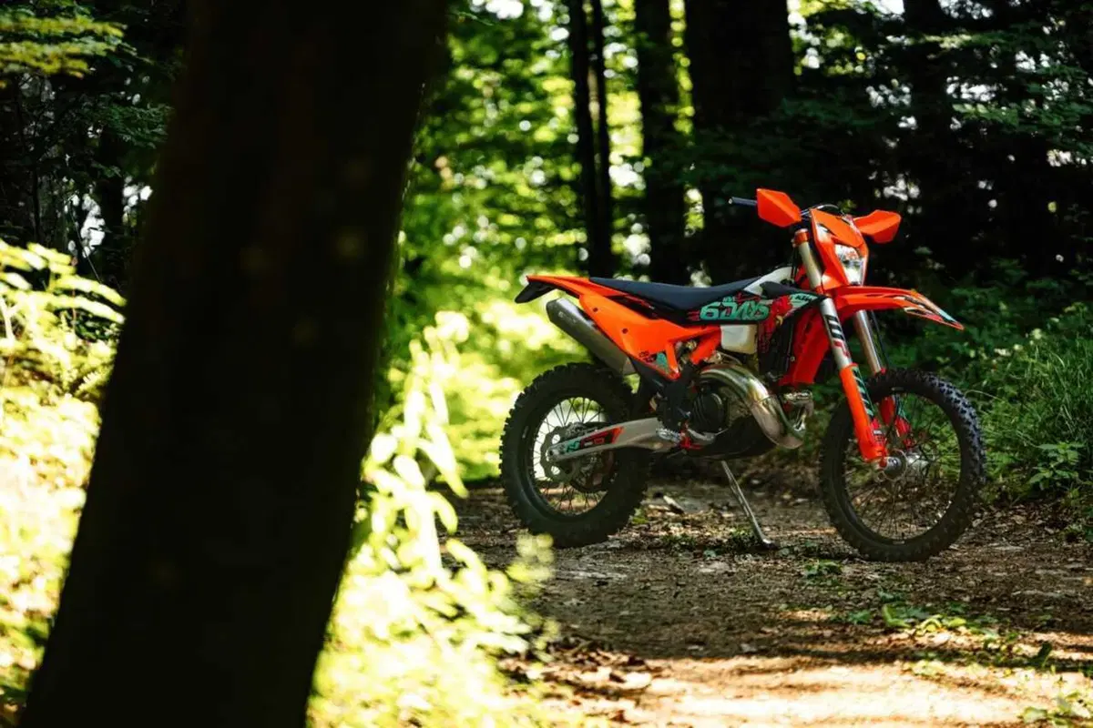 KTM celebra i 100 anni della Sei Giorni con le nuove EXC 6DAYS 2027 [GALLERY] (11)