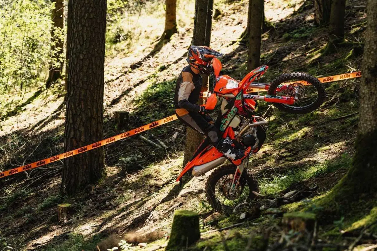 KTM celebra i 100 anni della Sei Giorni con le nuove EXC 6DAYS 2027 [GALLERY] (12)