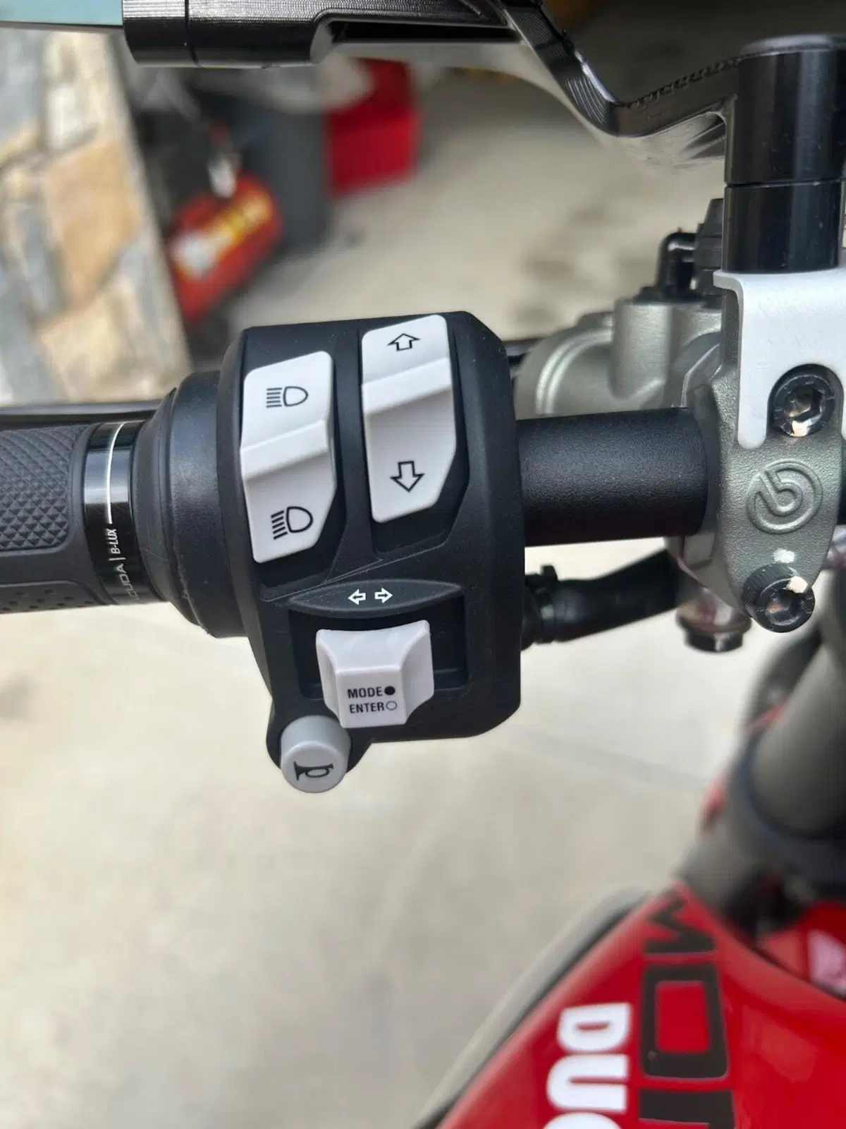 Ducati Monster 937 (2021 - 25) (4)