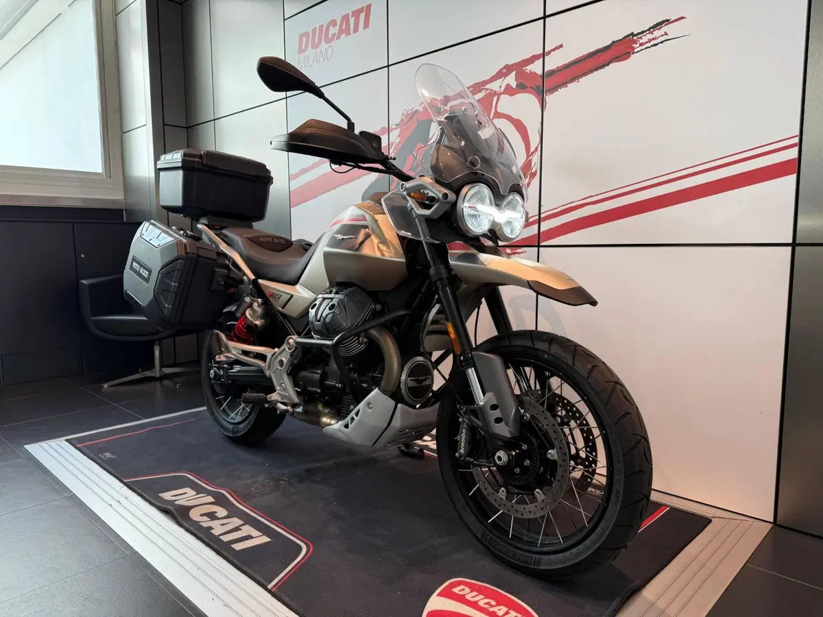 Moto Guzzi V85 TT Travel (2024 - 26) (2)