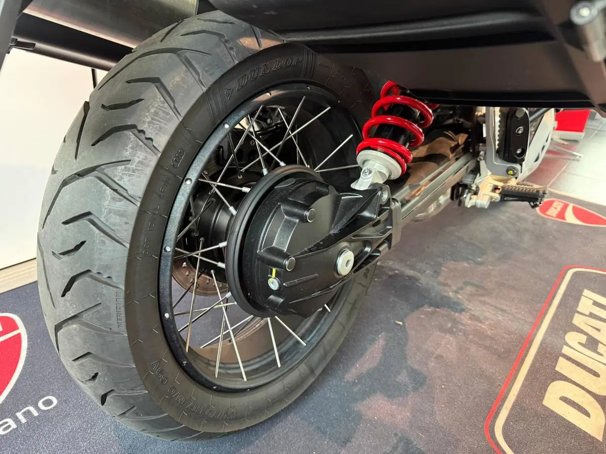 Moto Guzzi V85 TT Travel (2024 - 26) (6)