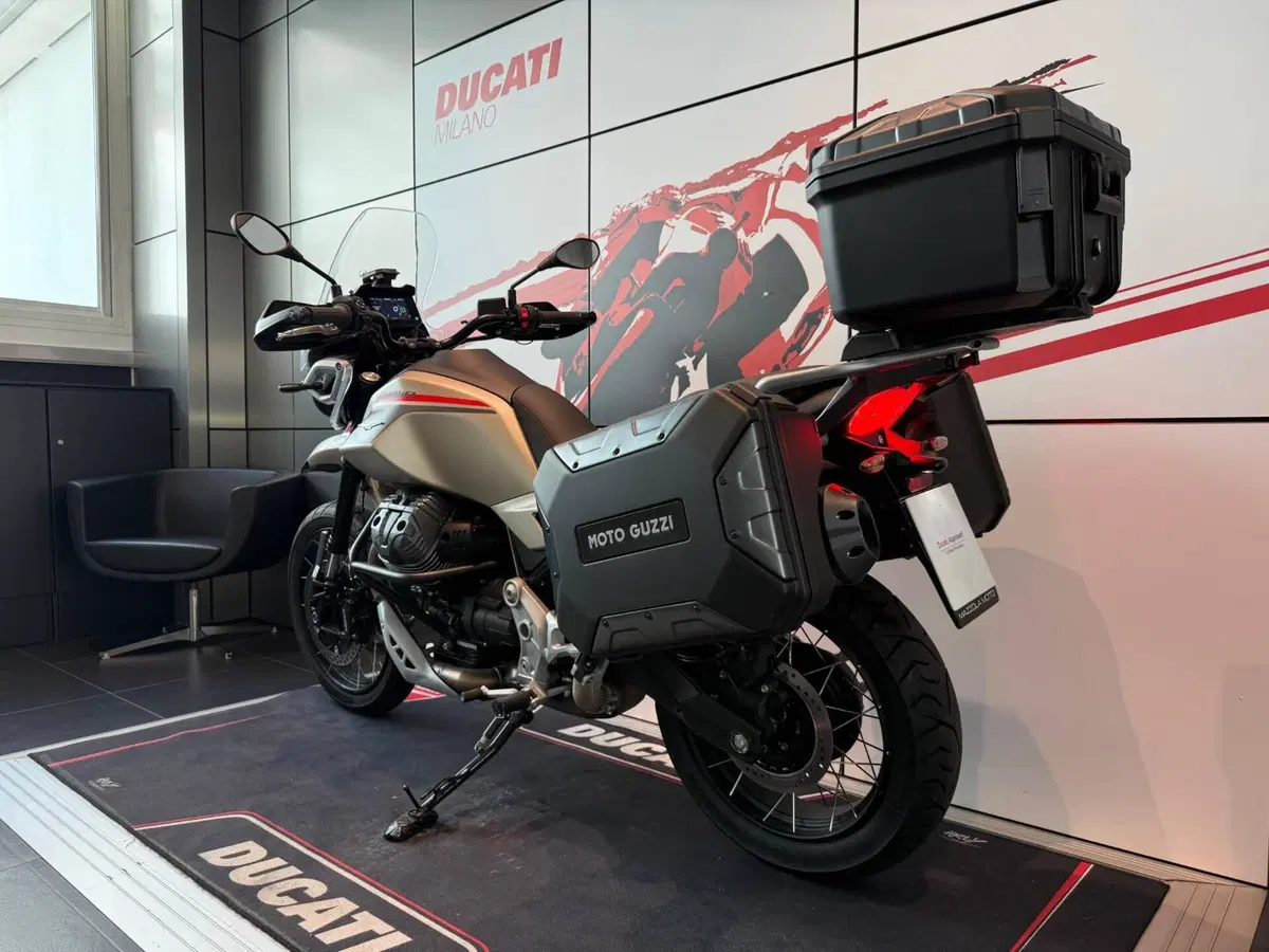 Moto Guzzi V85 TT Travel (2024 - 26) (9)
