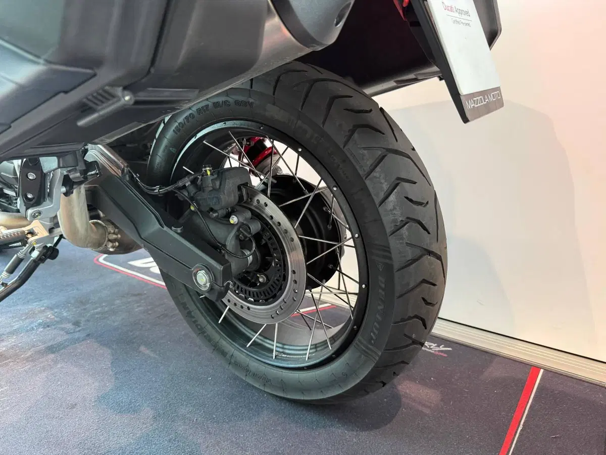 Moto Guzzi V85 TT Travel (2024 - 26) (10)