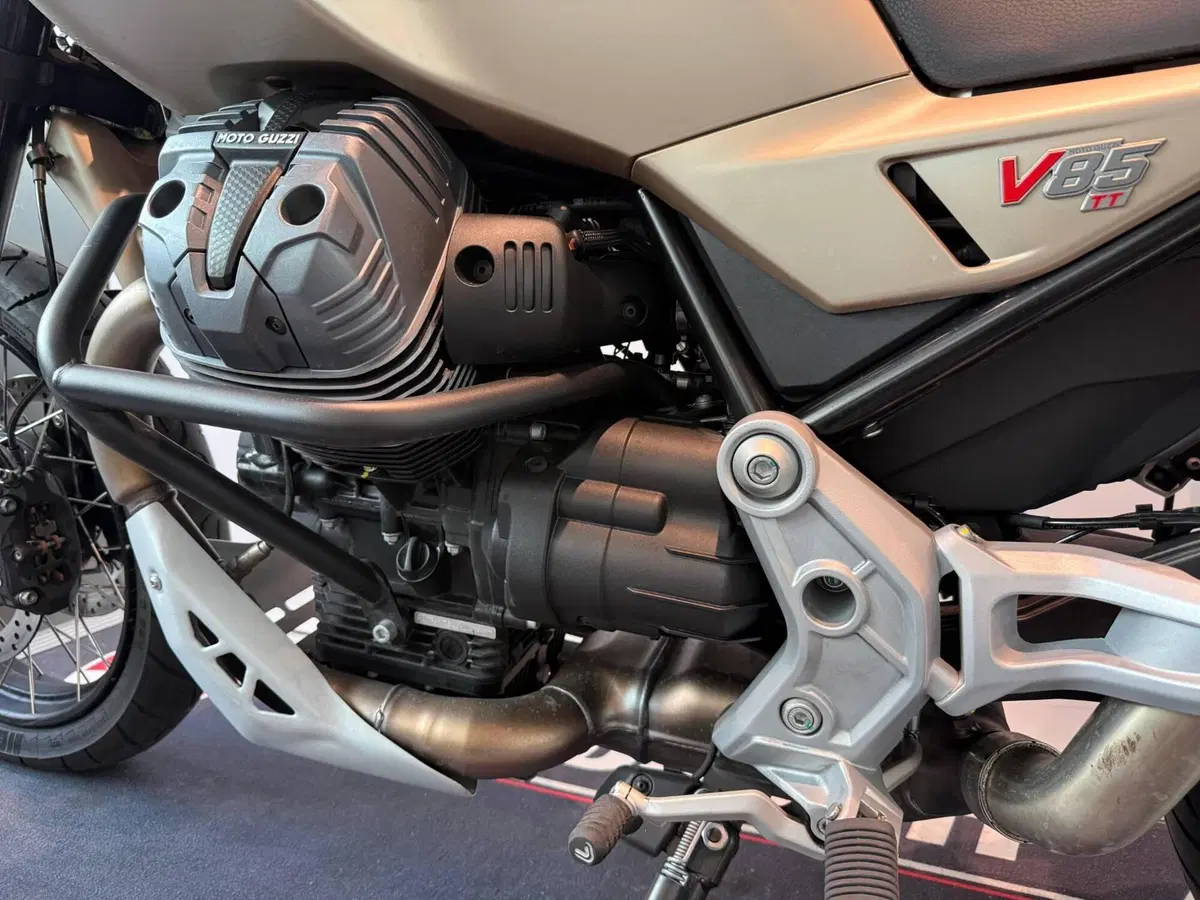 Moto Guzzi V85 TT Travel (2024 - 26) (11)