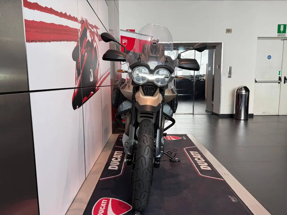 Moto Guzzi V85 TT Travel (2024 - 26) (15)