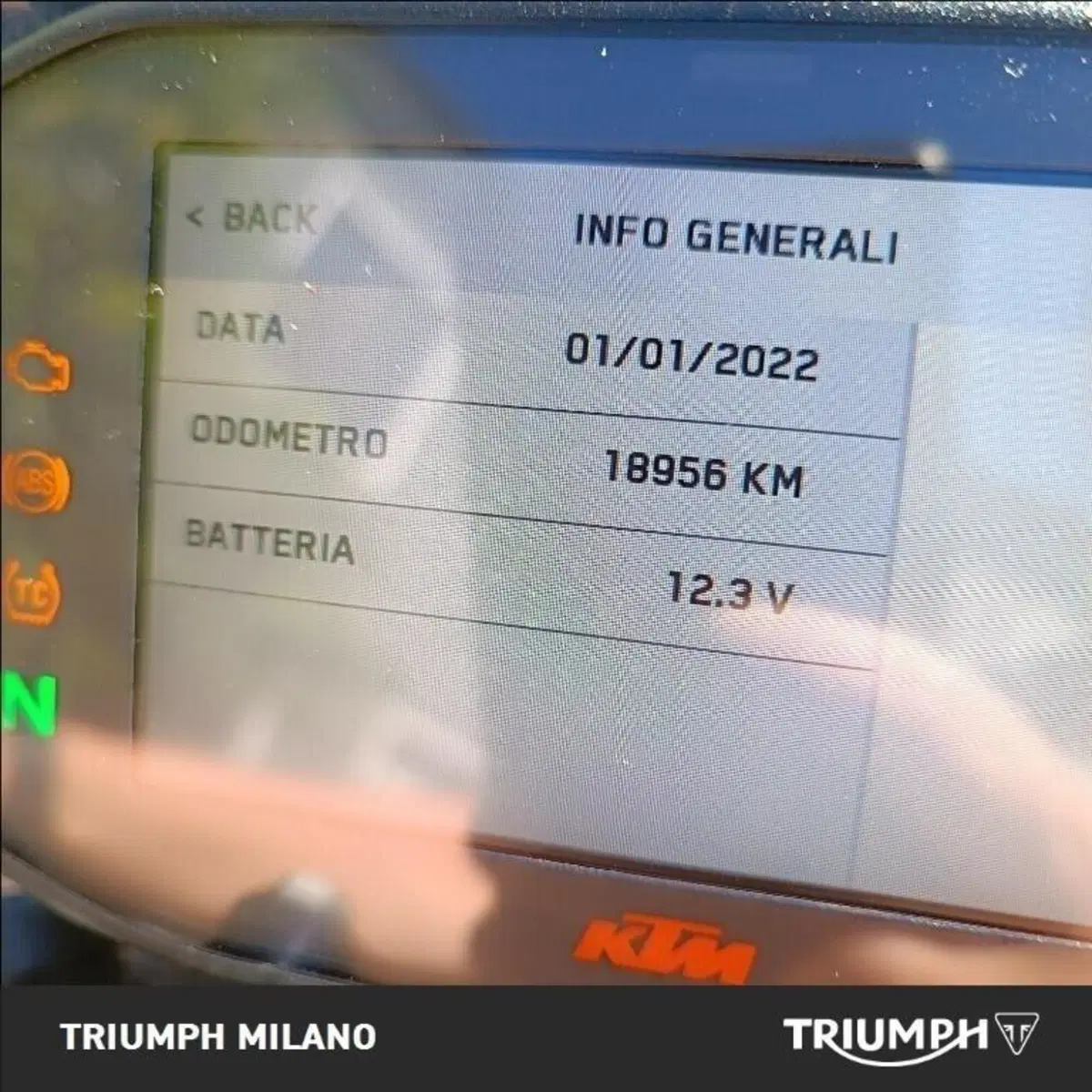 KTM 890 Duke R (2021) (10)
