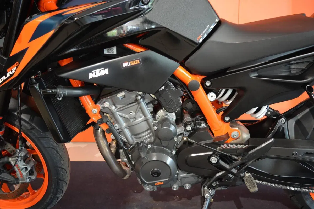 KTM 890 Duke R (2022 - 23) (16)
