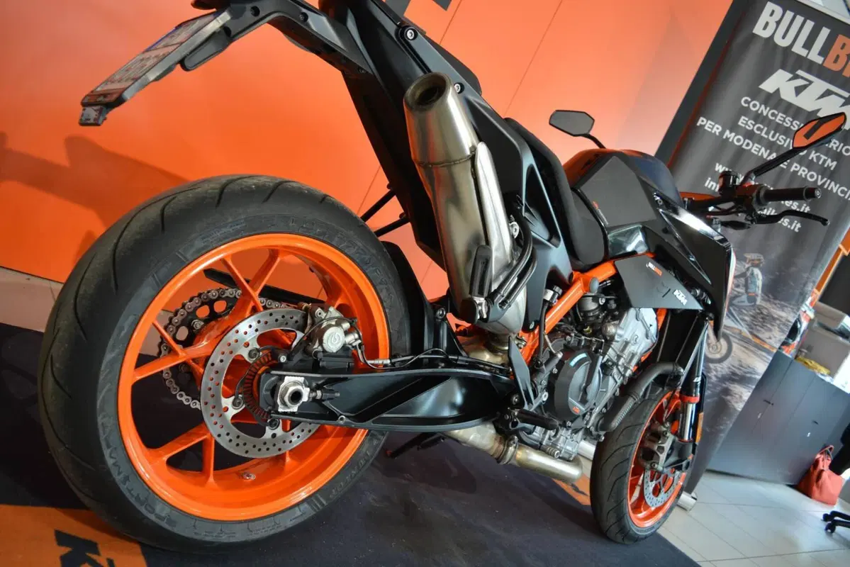 KTM 890 Duke R (2022 - 23) (4)