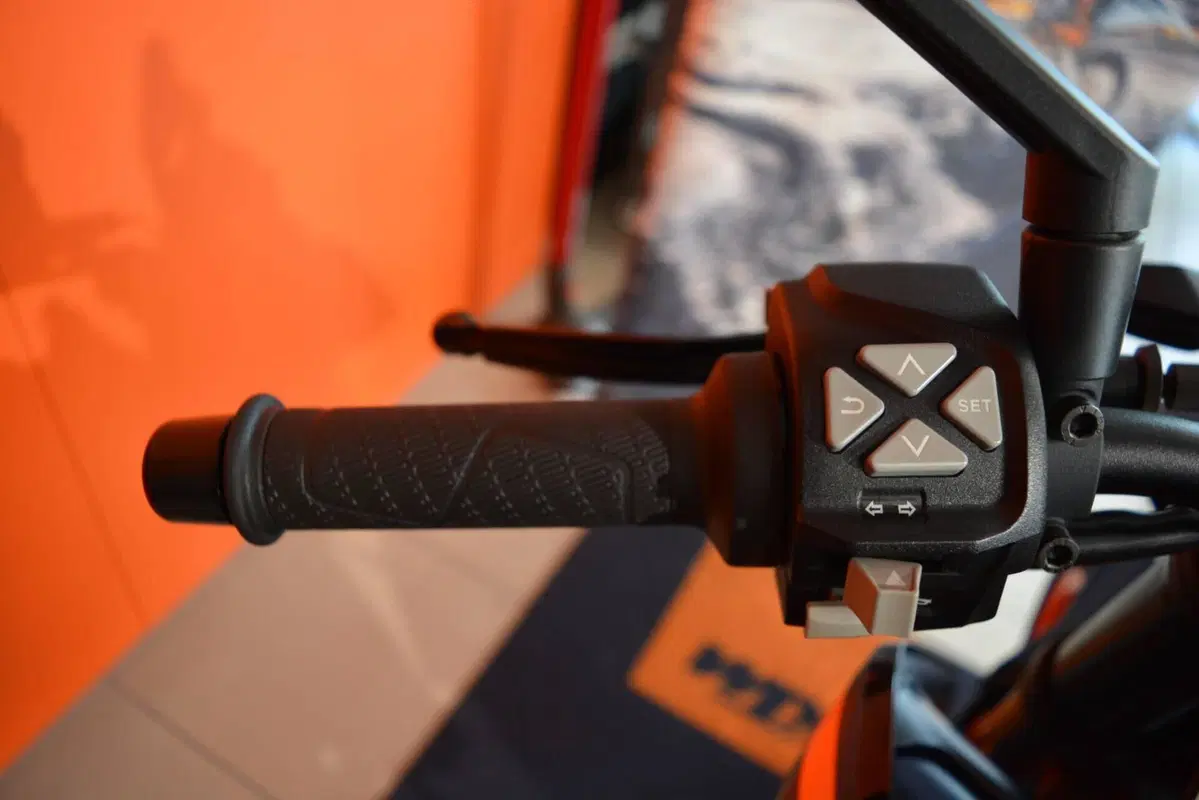 KTM 890 Duke R (2022 - 23) (10)