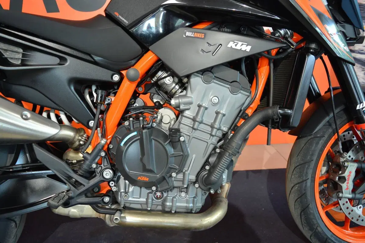 KTM 890 Duke R (2022 - 23) (13)