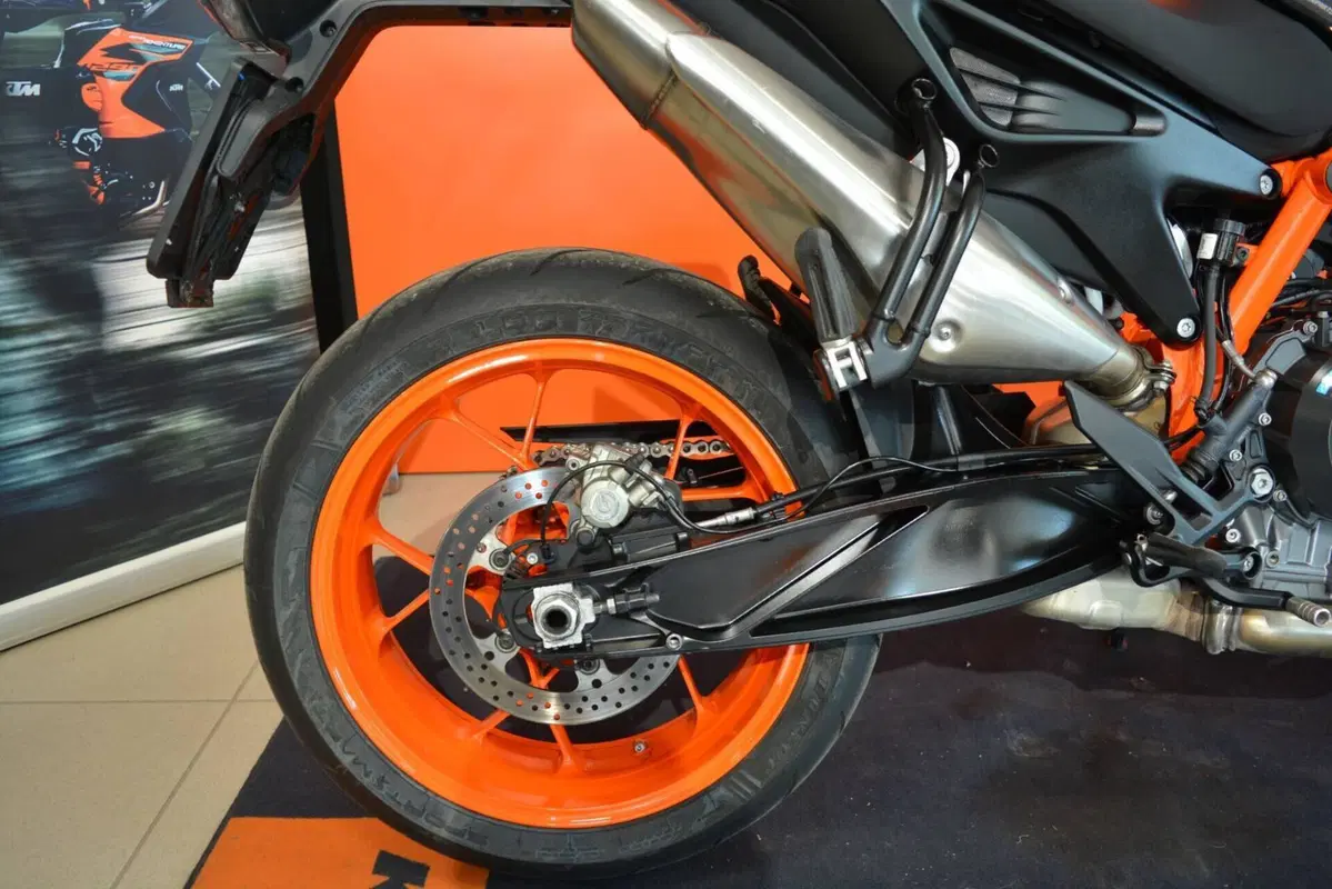 KTM 890 Duke R (2022 - 23) (14)