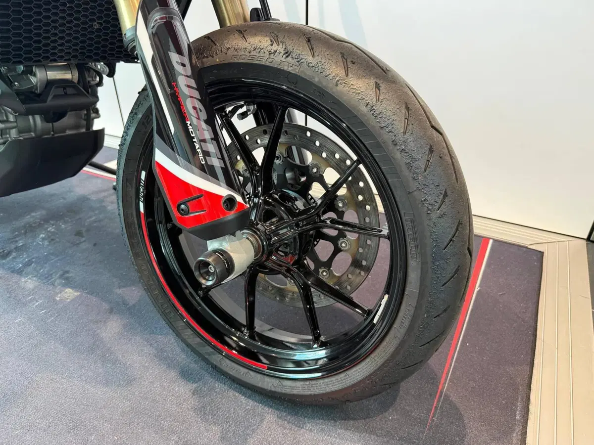 Ducati Hypermotard 698 Mono (2024 - 26) (3)