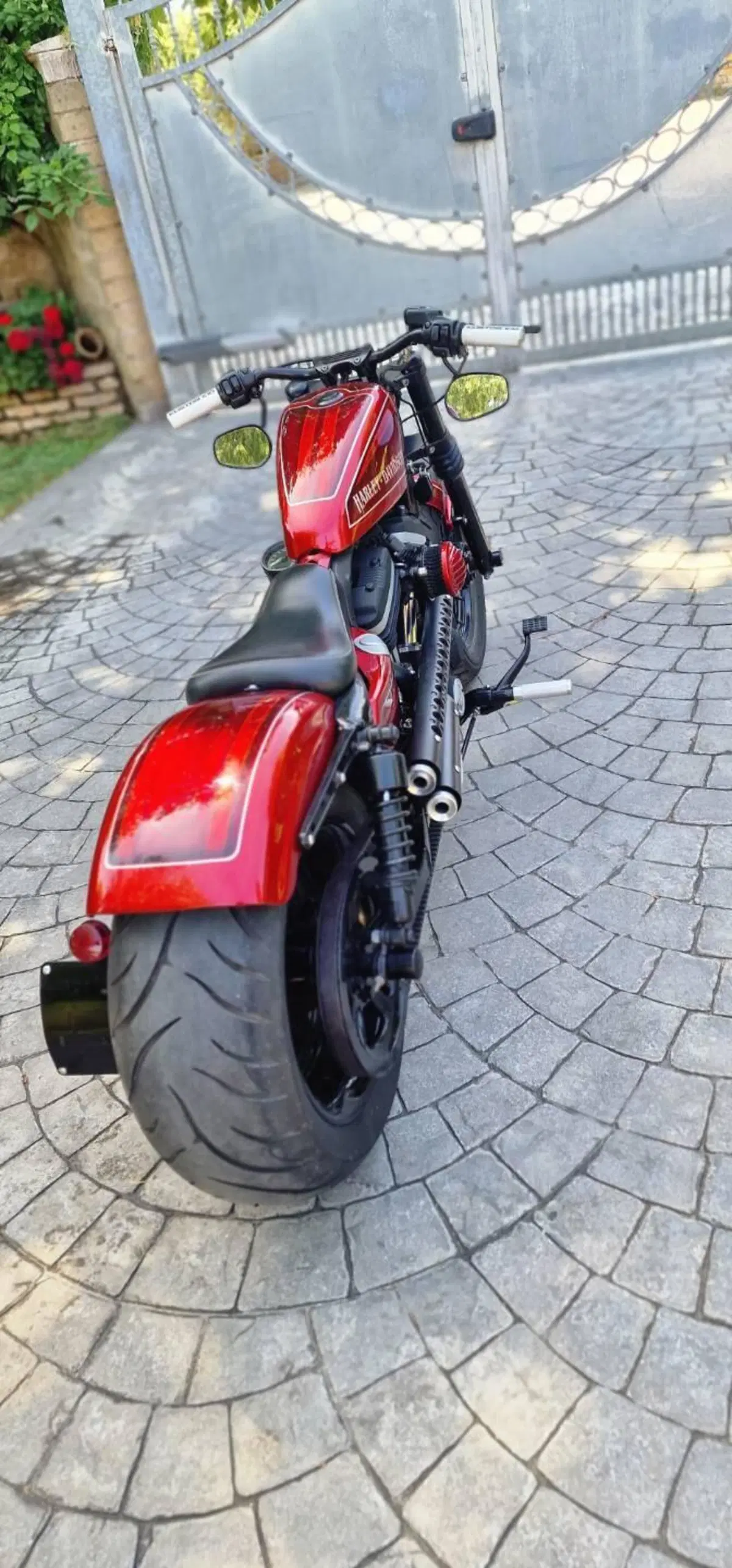 Harley-Davidson 883 Iron (2009 - 11) - XL 883N (6)