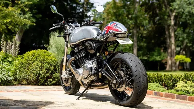 Richard Hammond (Top Gear) vende all'asta la sua Norton. Interessa?