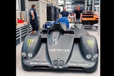 Rossi torna a Goodwood con la BMW 12 cilindri