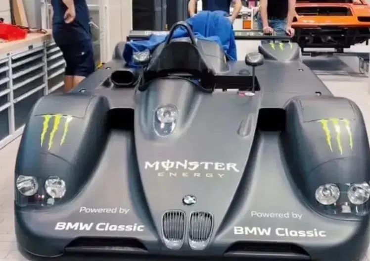 Rossi torna a Goodwood con la BMW 12 cilindri