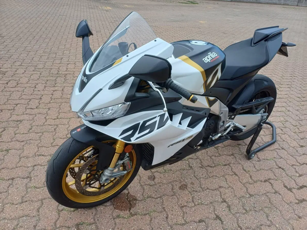 Aprilia RSV4 1100 Factory (2021 - 24) (3)
