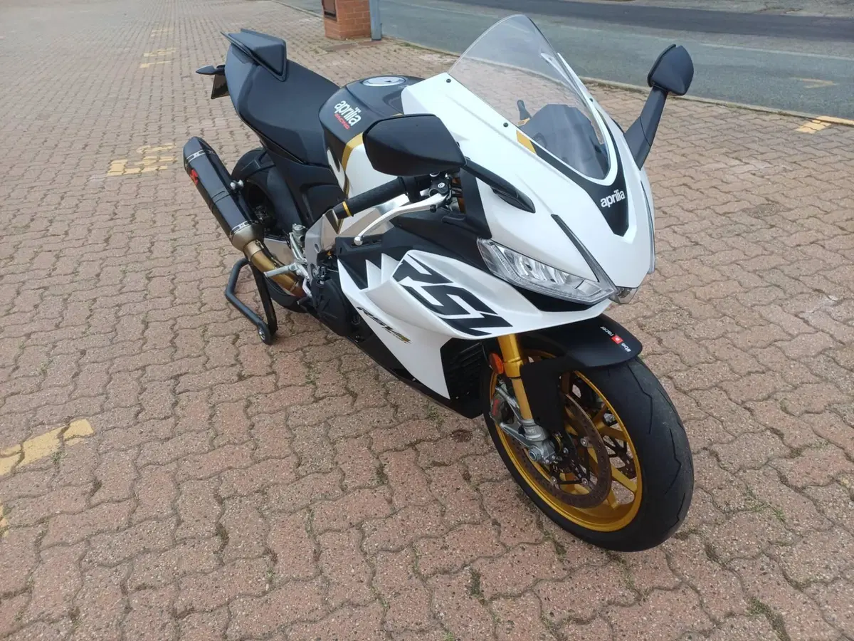Aprilia RSV4 1100 Factory (2021 - 24) (4)