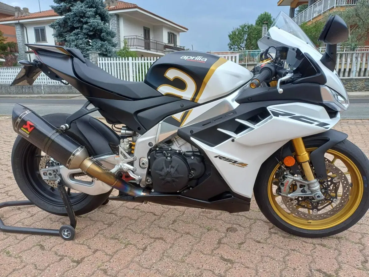 Aprilia RSV4 1100 Factory (2021 - 24) (5)