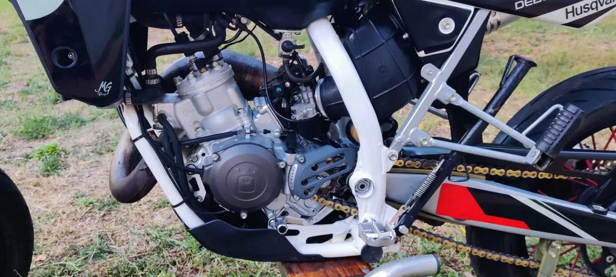 Husqvarna SM 125 (2010 - 12) (8)