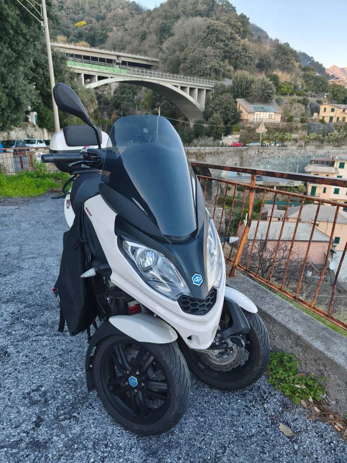 Piaggio MP3 300 Sport ABS Hpe (2021 - 24) (4)