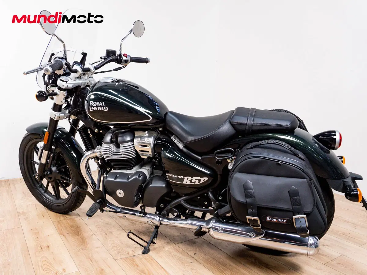Royal Enfield Super Meteor 650 (2023 - 26) (7)