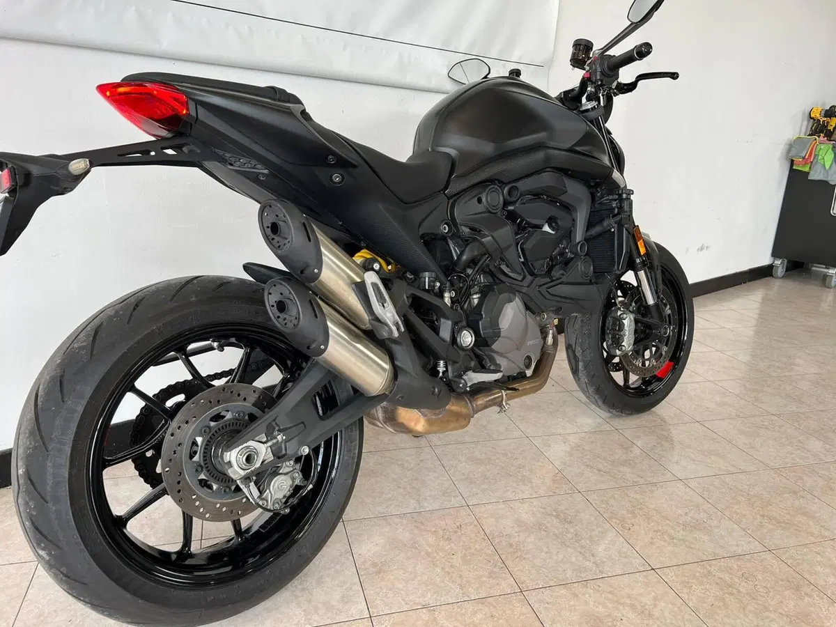 Ducati Monster 937 + (2021 - 25) (5)