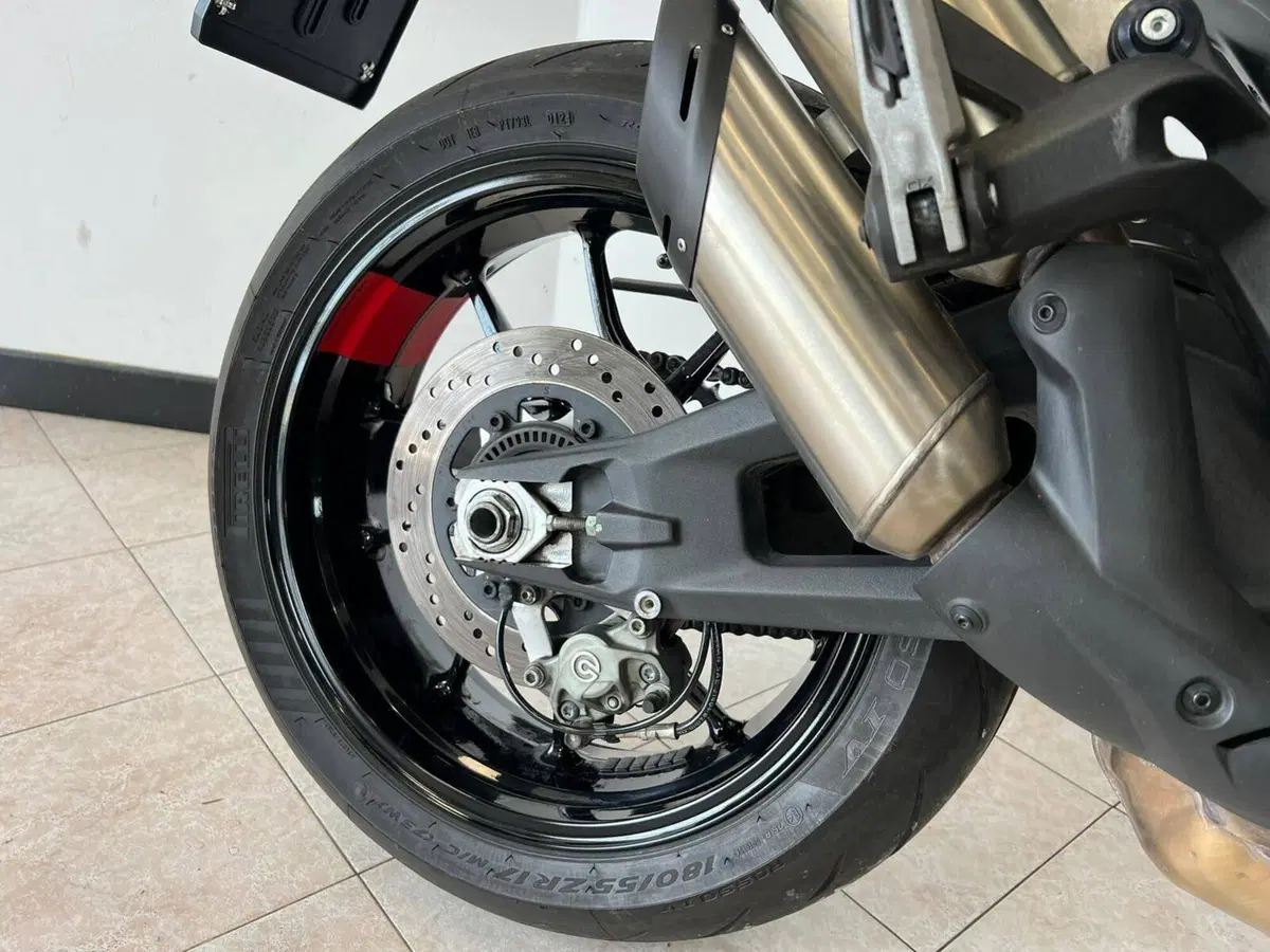 Ducati Monster 937 + (2021 - 25) (16)